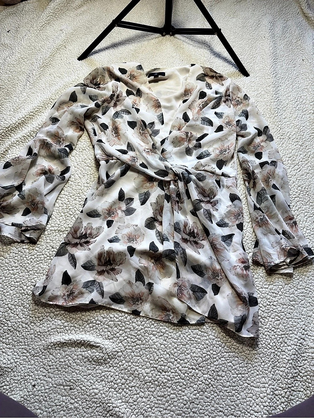 Missguided Floral Wrap mini dress in White & Pink